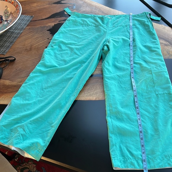 Vintage Lululemon crop pants, size 8. - Picture 11 of 16